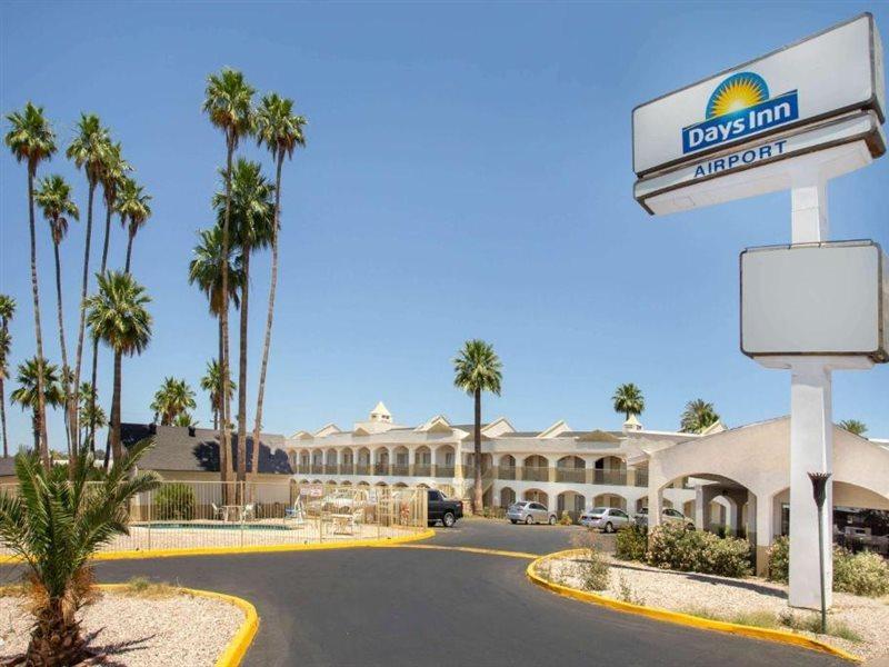 Days Inn By Wyndham Airport - Phoenix Exterior photo