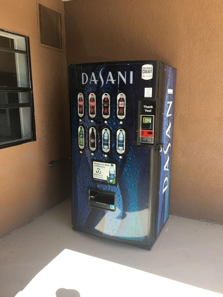 Days Inn By Wyndham Airport - Phoenix Exterior photo