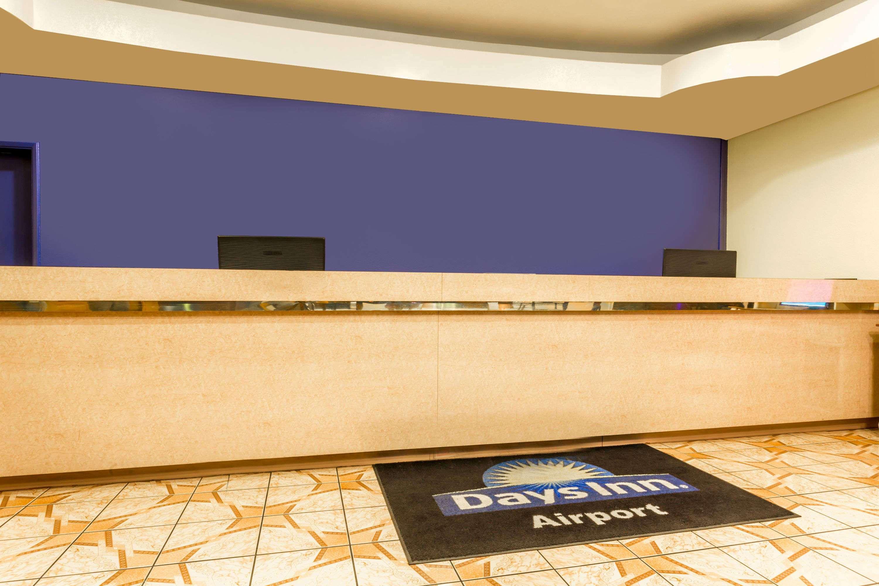 Days Inn By Wyndham Airport - Phoenix Exterior photo