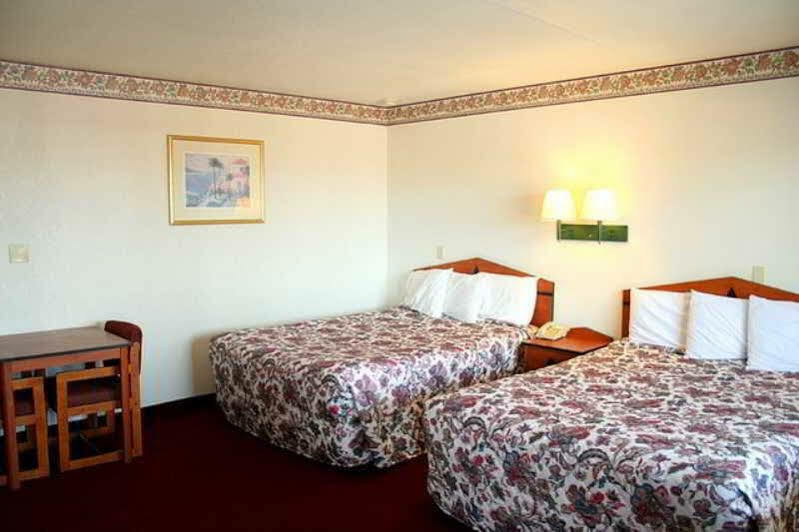 Days Inn By Wyndham Airport - Phoenix Exterior photo